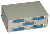 *DATA SWITCH MANUALE 1 ENTRATA 4 USCITE CONNETTORI 25 POLI FEMMINA PER SERIALI O PARALLELE-4 PC 1 ST